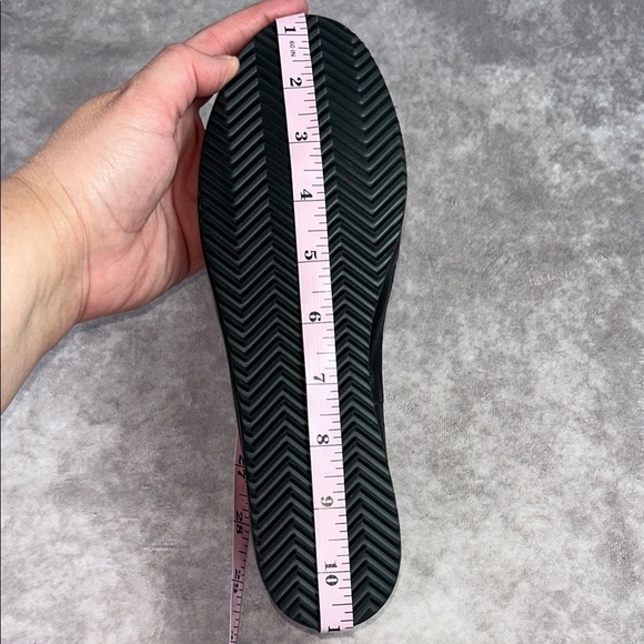 Ron White Unsized NWOT Black Leather Slip-On Loafers Gold Trim Women US 7-7 1/2 - Picture 2 of 8